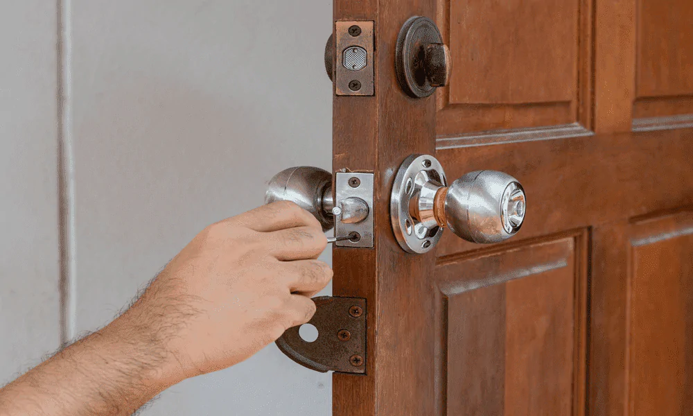 ouverture de porte claquée