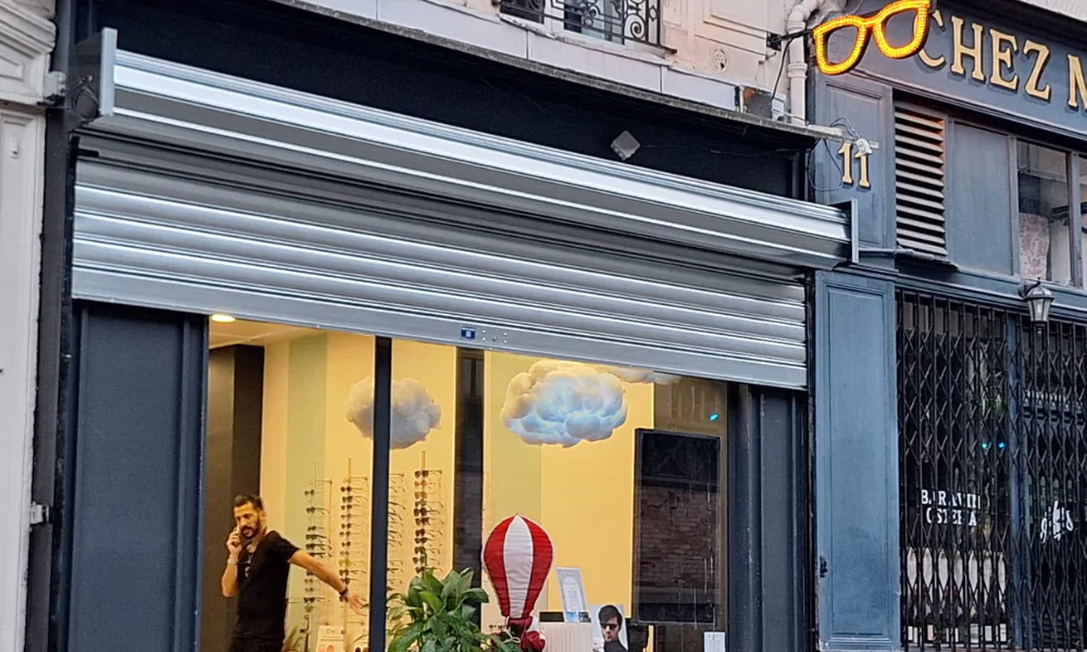 Je suis locataire et mon rideau métallique est casse  qui paye